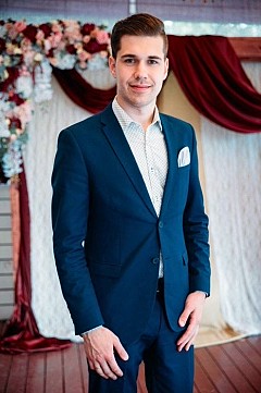 Олег Апарин