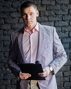 Александр Узунов