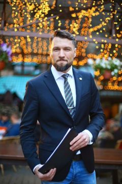 Александр Холтобин