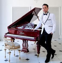 Александр Куртов